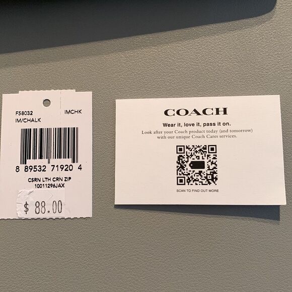 COACH Wristlet NWT   - Picture 3 of 4